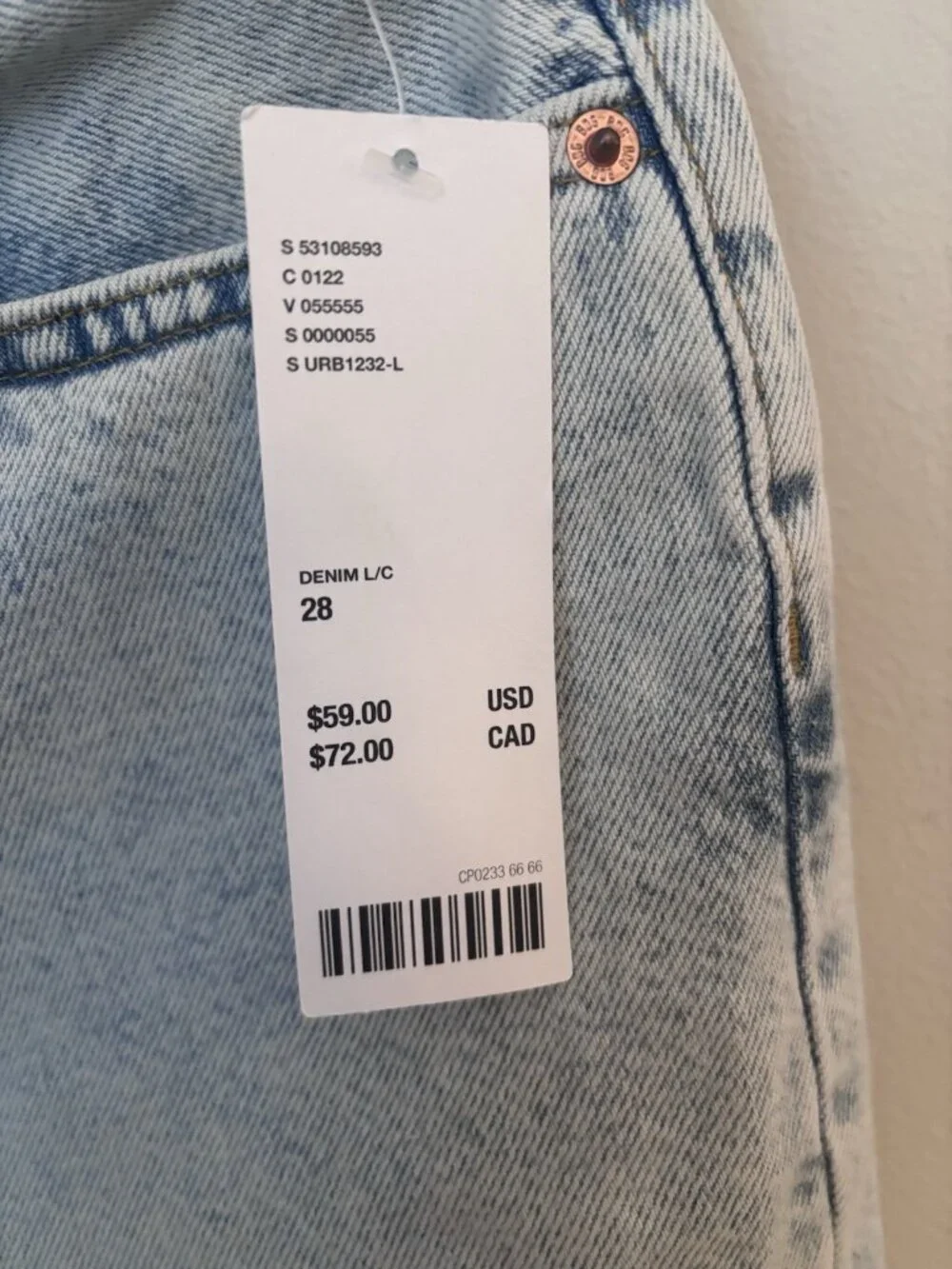 NWT BDG Urban Outfitters Size 28 Mom High-Rise Light Wash Jeans